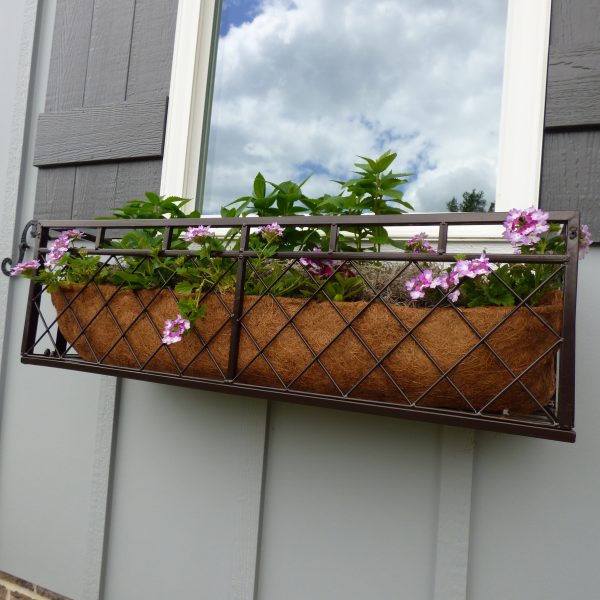 Winslow Custom Homes Flower planter for outdoor decoration